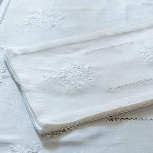 White Embroidered Napkin Set